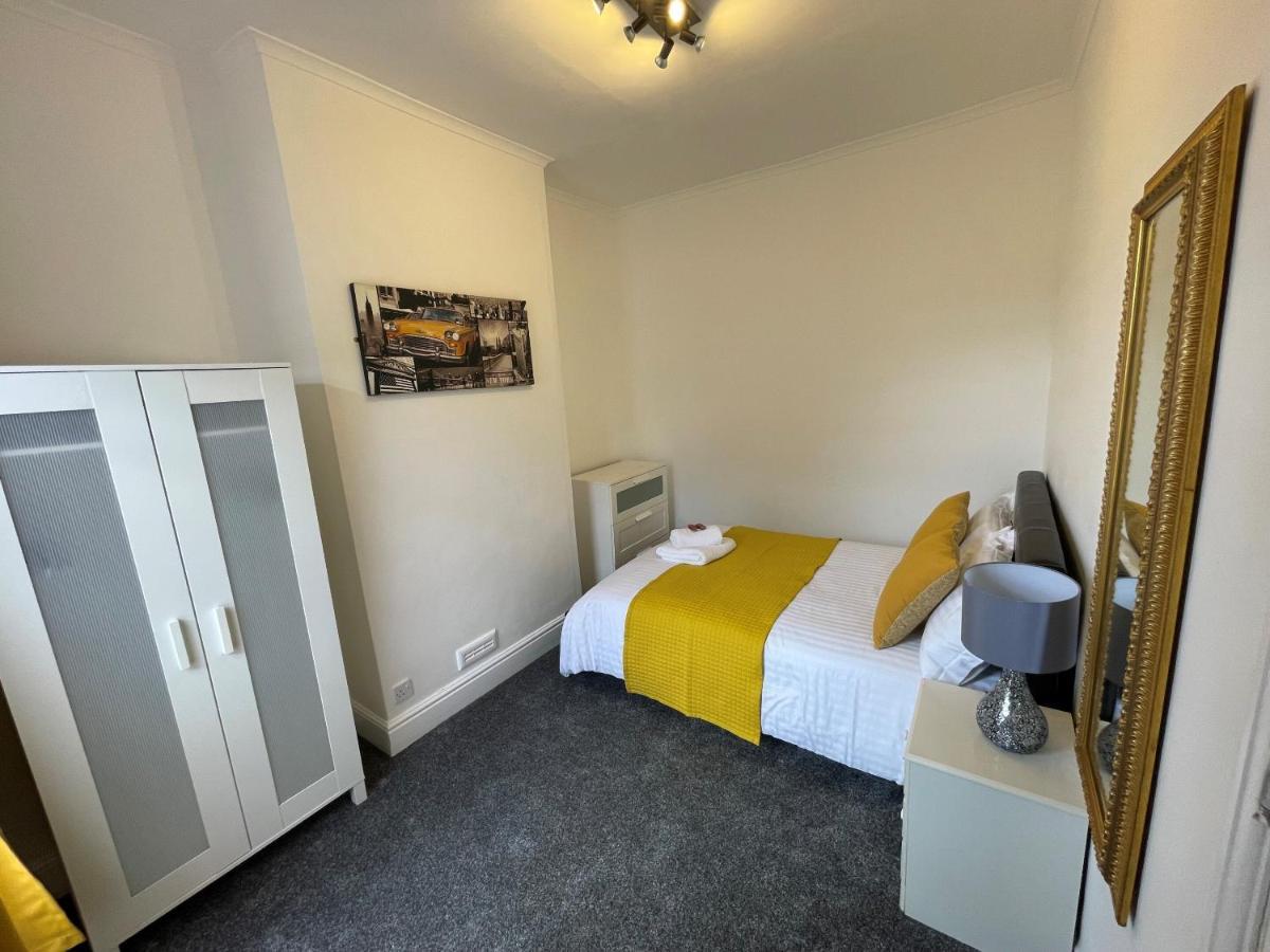 Robinhuts - 3 Bed Accommodation -Perfect For Contractors, Families & Students Kingston upon Hull Exterior photo