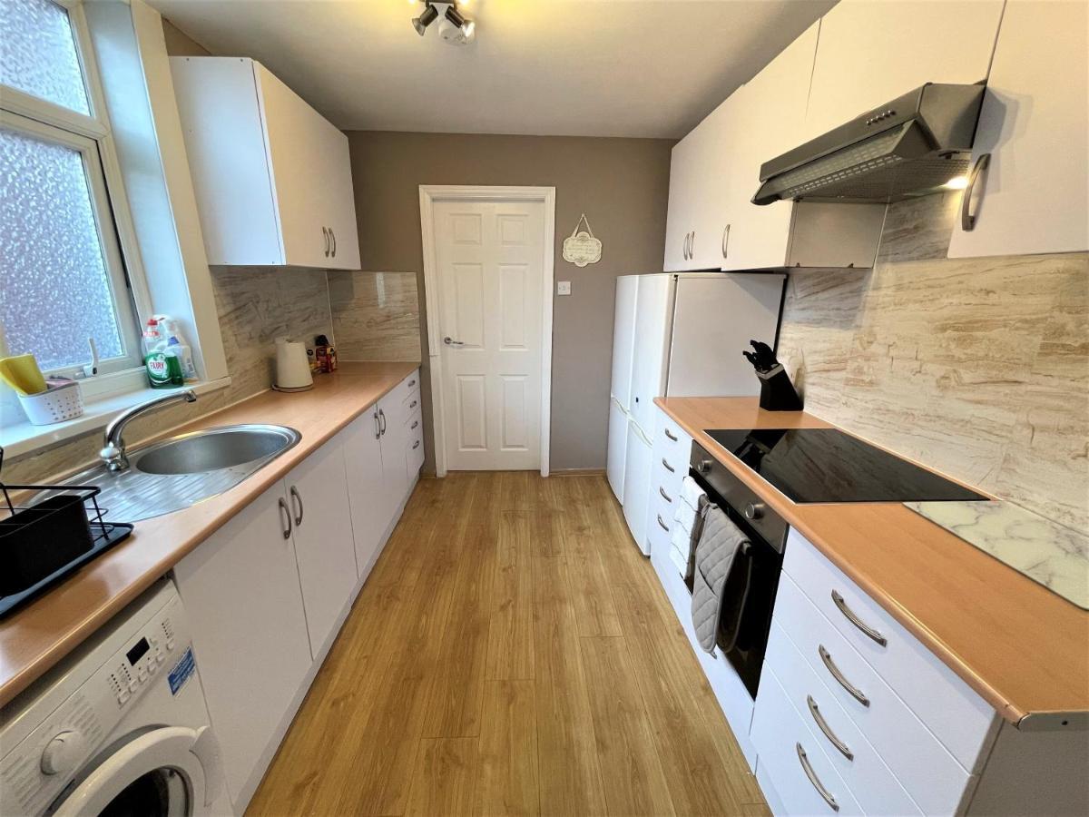 Robinhuts - 3 Bed Accommodation -Perfect For Contractors, Families & Students Kingston upon Hull Exterior photo