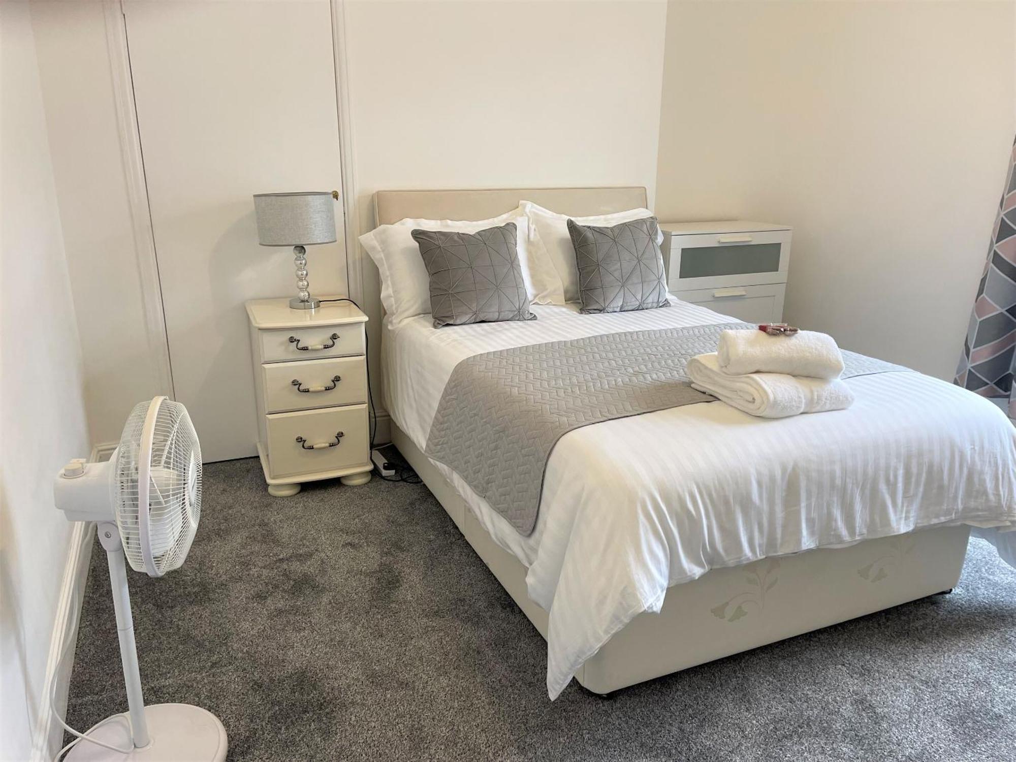 Robinhuts - 3 Bed Accommodation -Perfect For Contractors, Families & Students Kingston upon Hull Exterior photo