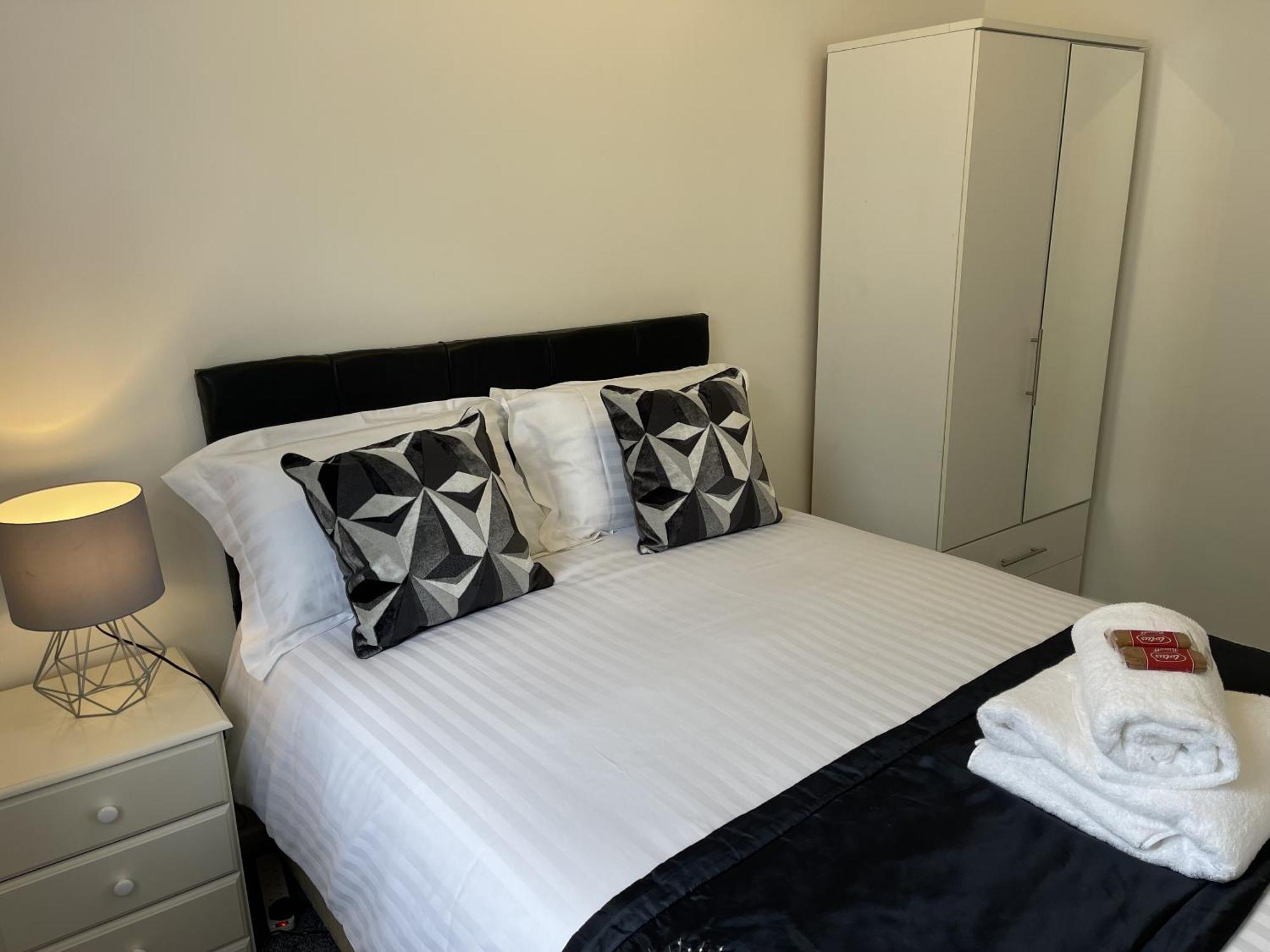 Robinhuts - 3 Bed Accommodation -Perfect For Contractors, Families & Students Kingston upon Hull Exterior photo