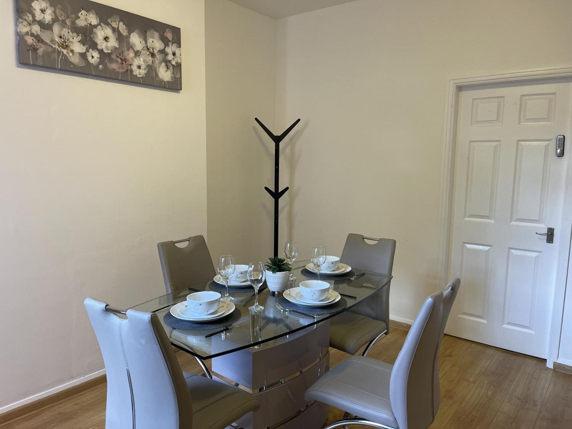 Robinhuts - 3 Bed Accommodation -Perfect For Contractors, Families & Students Kingston upon Hull Exterior photo