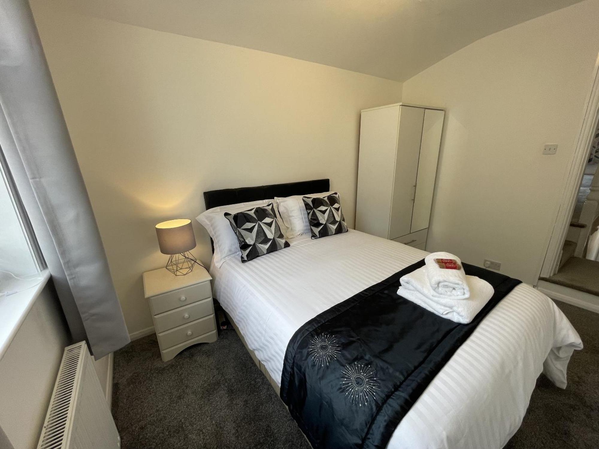 Robinhuts - 3 Bed Accommodation -Perfect For Contractors, Families & Students Kingston upon Hull Exterior photo